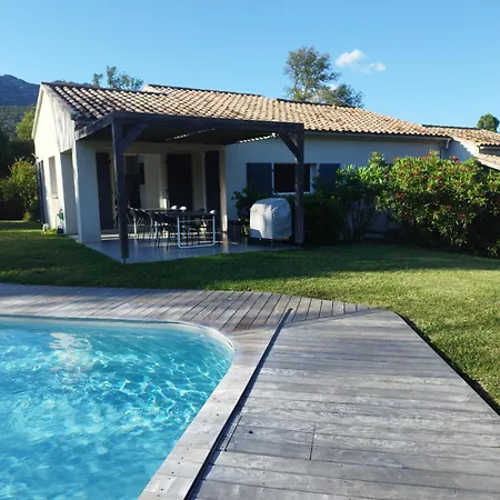 Semesterbostad Katiris *