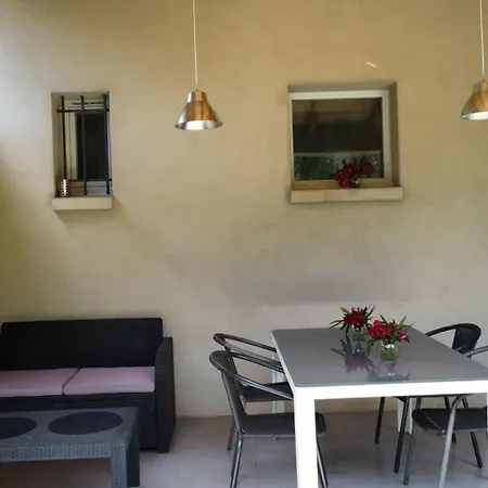 Semesterbostad Katiris